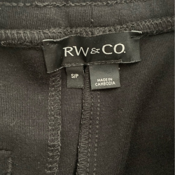 Sweat shorts from RW&Co - small - black - Picture 4 of 6